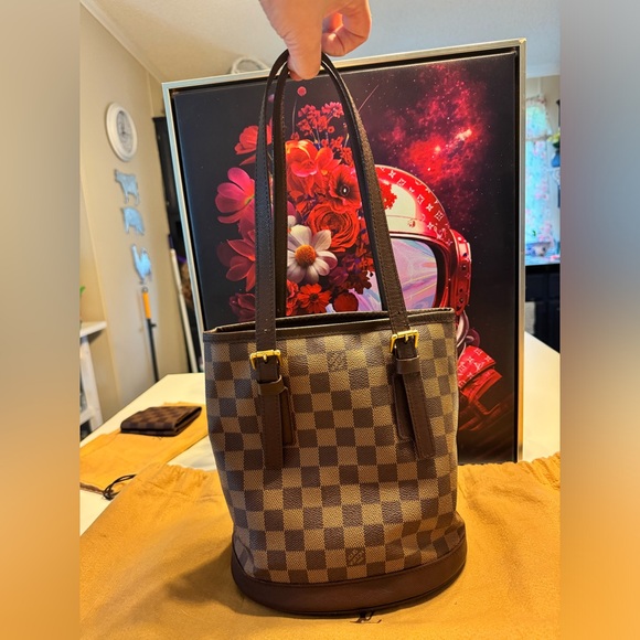 ♥️Damier Ebene Marais Bucket 23 - Picture 3 of 13